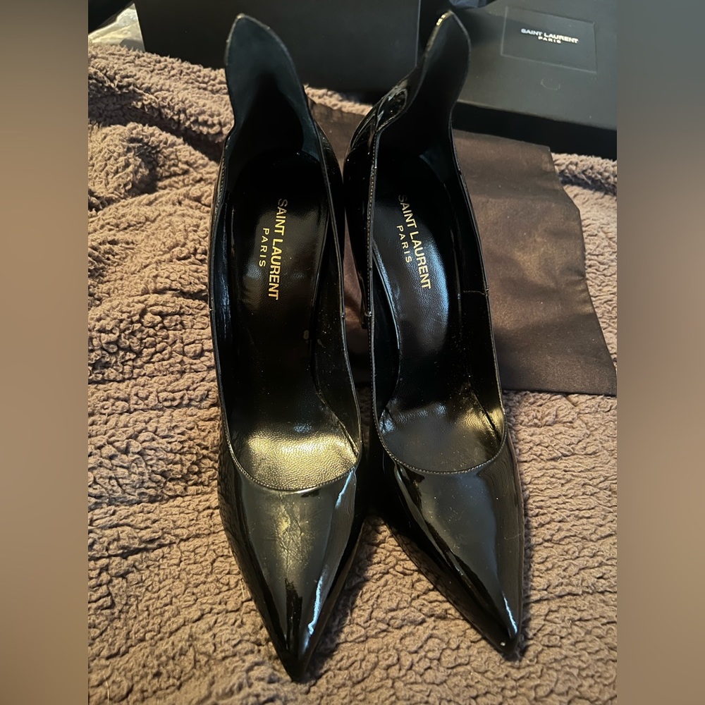 Saint Laurent Vitelli Vernice Soft pumps size 42
